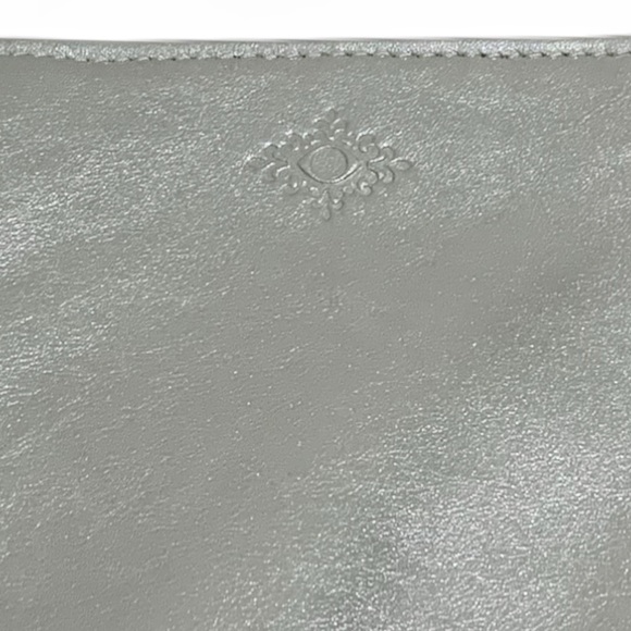 🛍️ SALE 🛍️ CAROL BRODIE | GRAY SHIMMER LEATHER WRISTLET WITH CHUNKY CHAIN - Picture 4 of 7